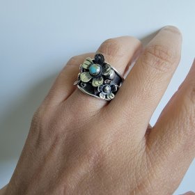 Flower Oxidized Silver and Turquoize Ring Flower Oxidized Silver and Turquoize Ring