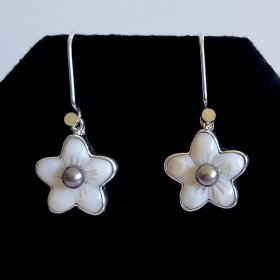 Silver and Mother of Pearl Flower Earrings Silver and Mother of Pearl Flower Earrings
